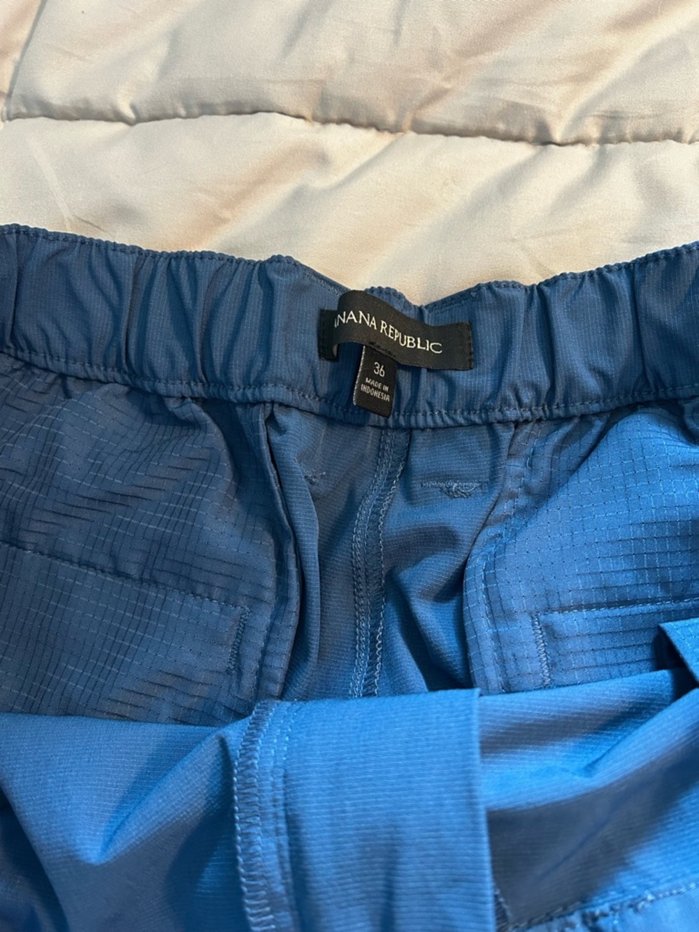 Banana Republic Men's Blue Elastic Waist Golf style shorts